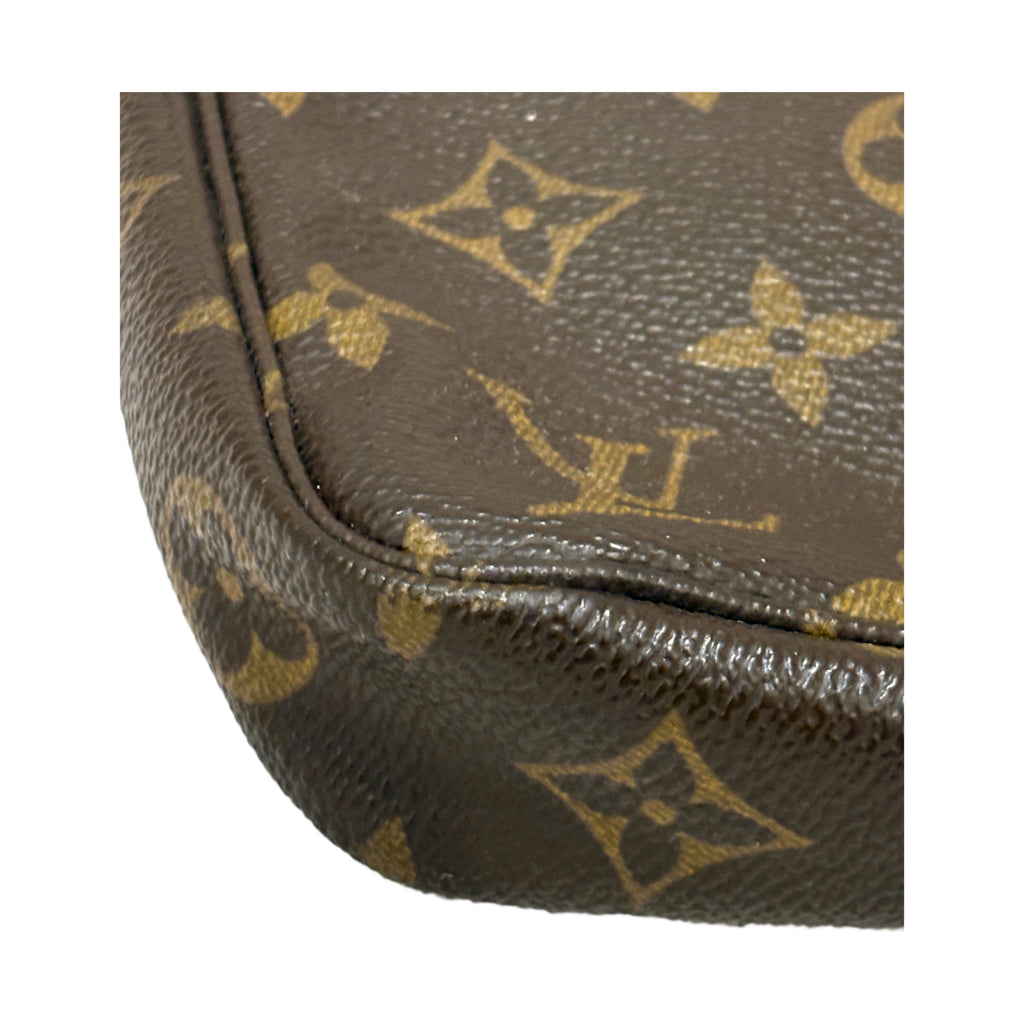 LOUIS VUITTON Pochette