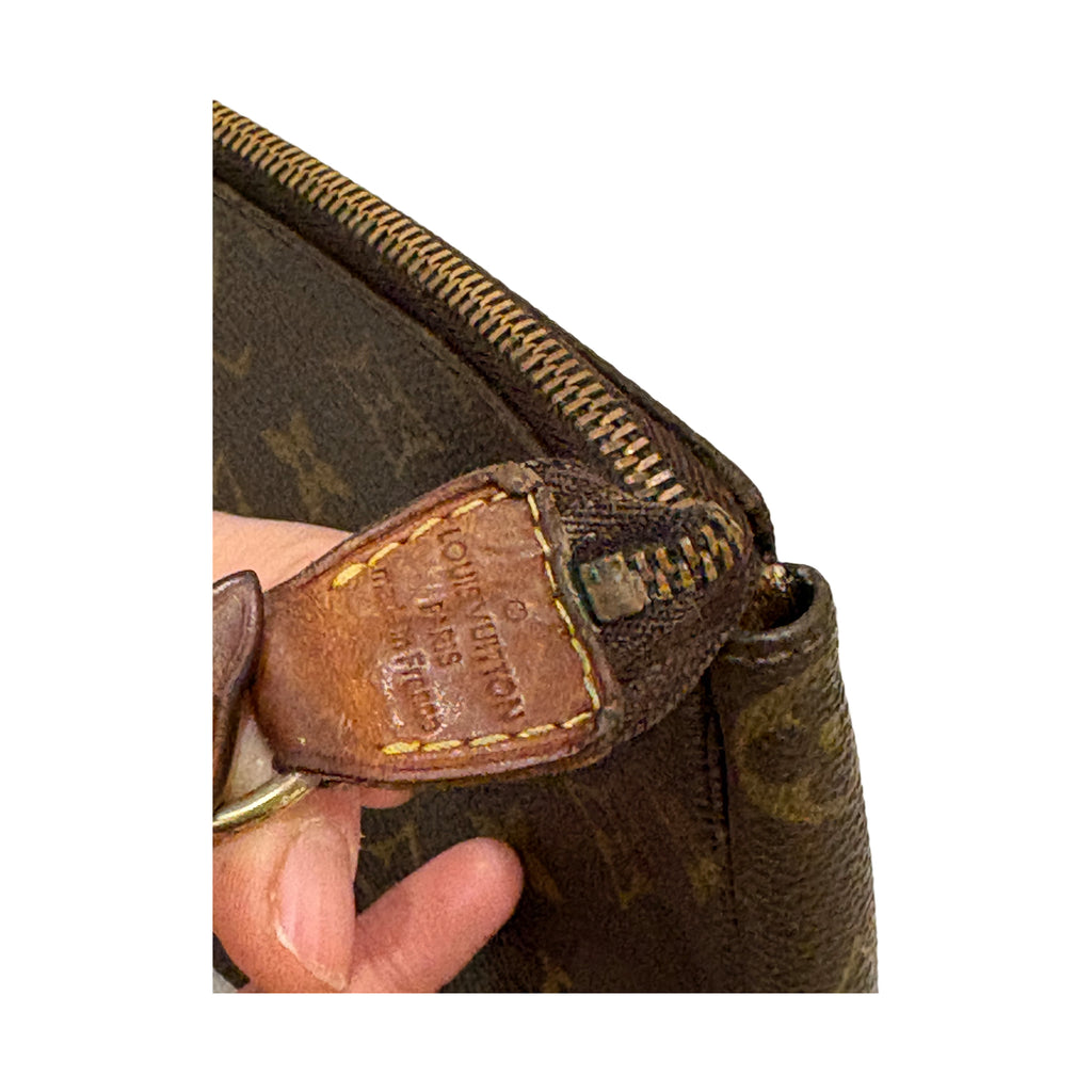 LOUIS VUITTON Pochette