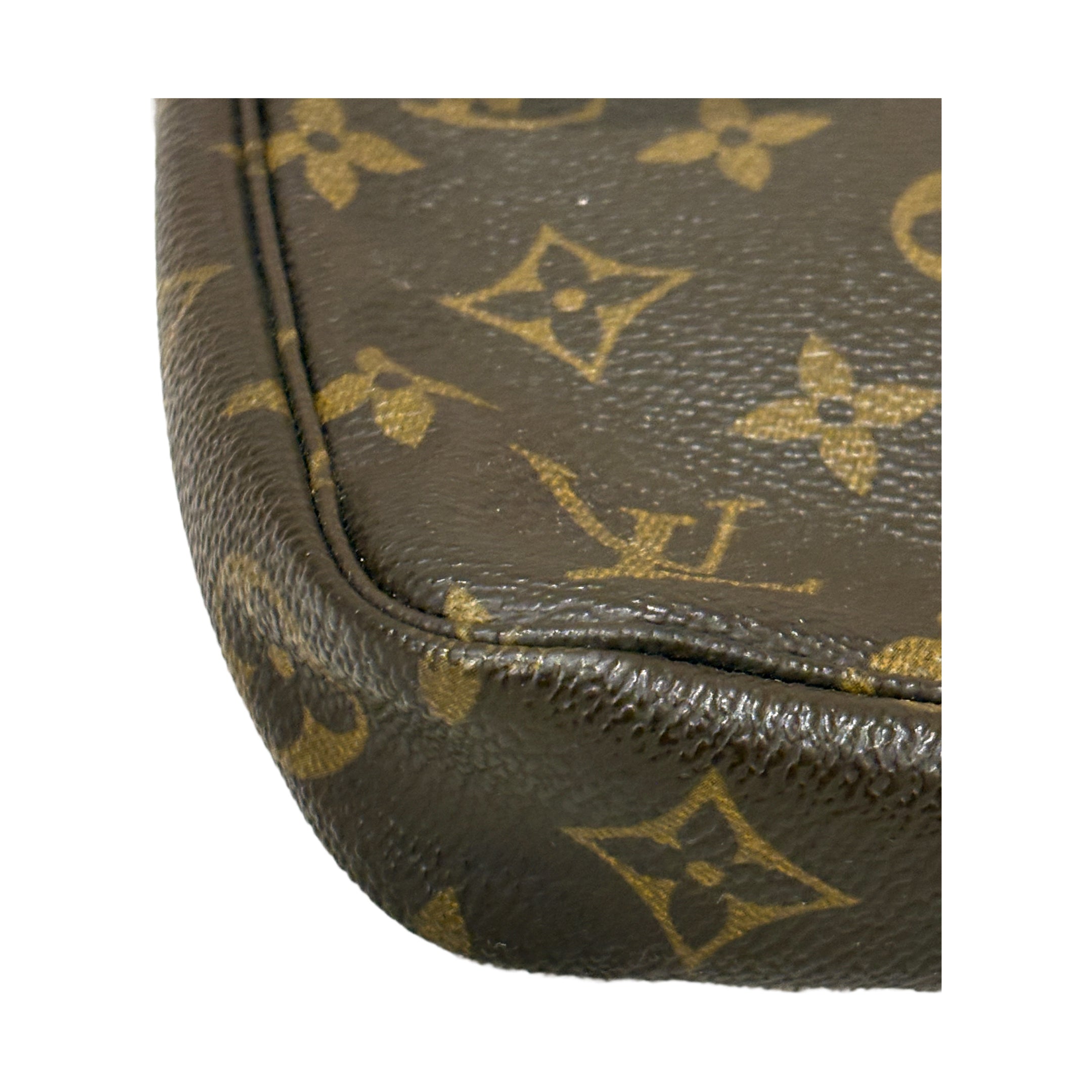 LOUIS VUITTON Pochette