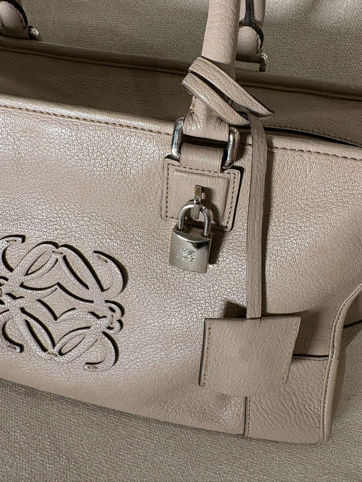 Loewe Amazona taupe