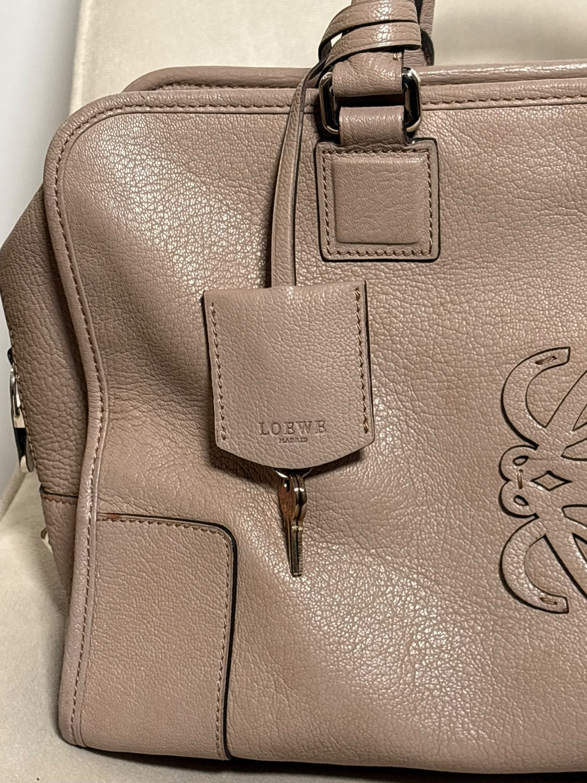 Loewe Amazona taupe