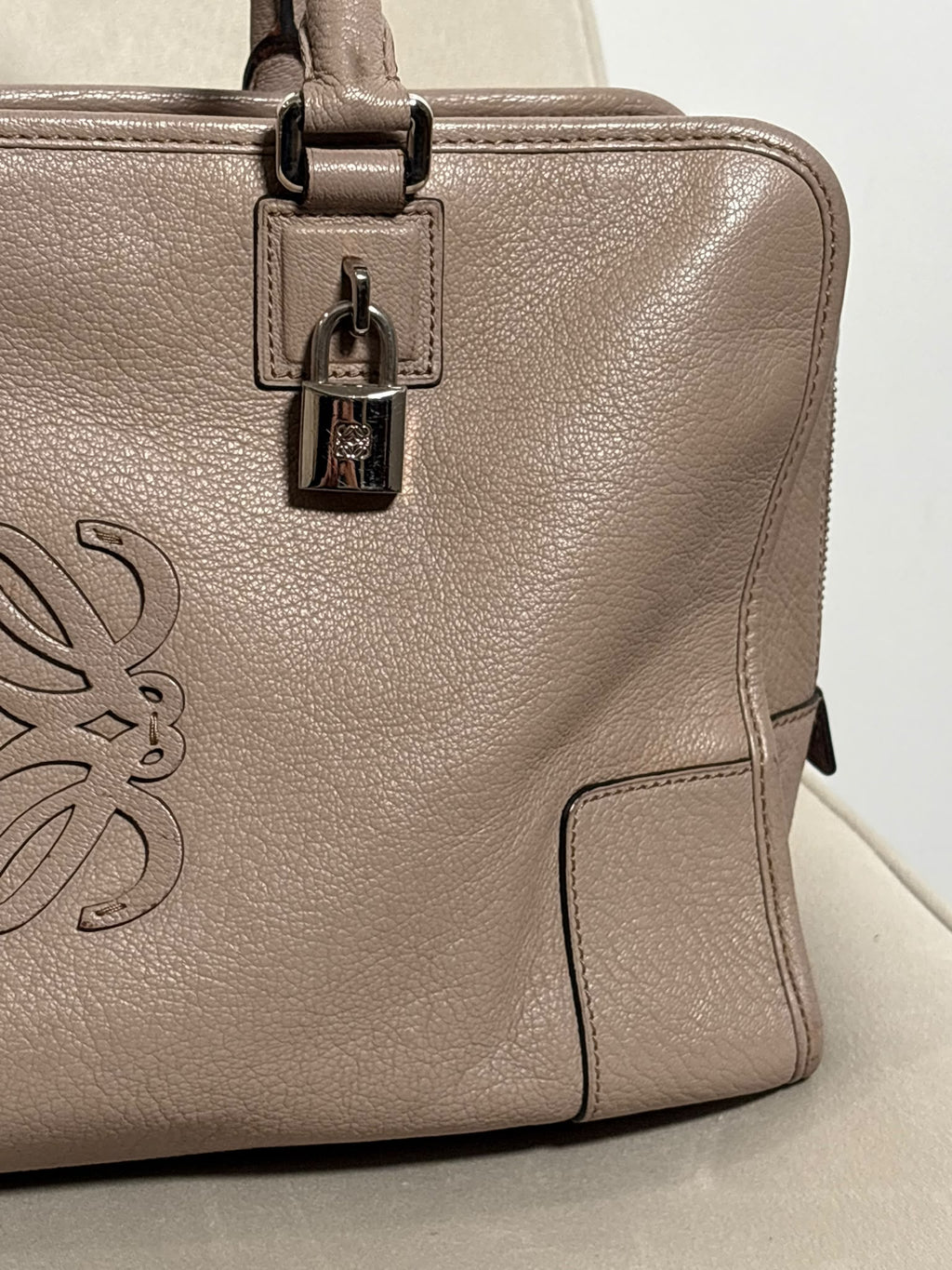 Loewe Amazona taupe