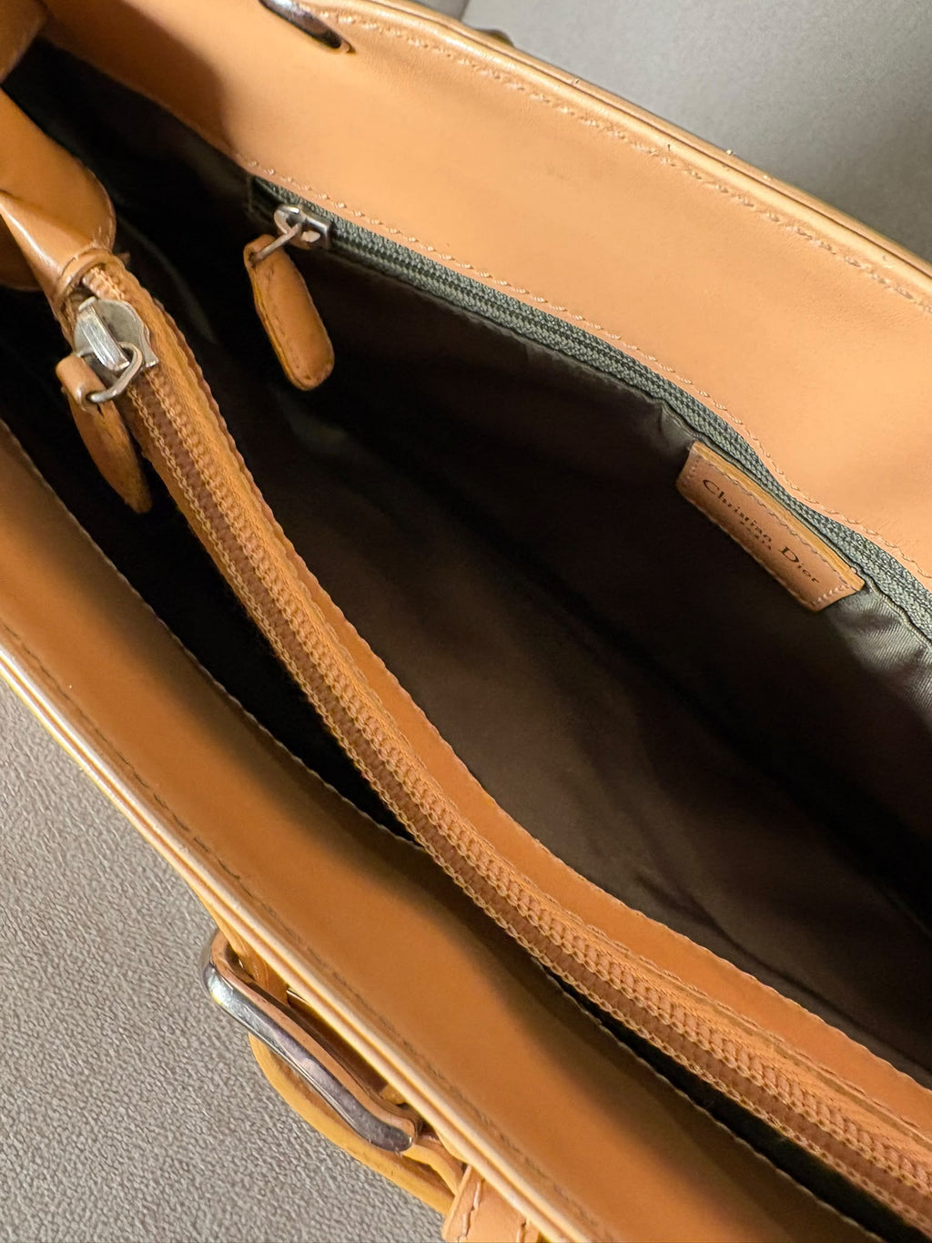 Dior Trotter caqui
