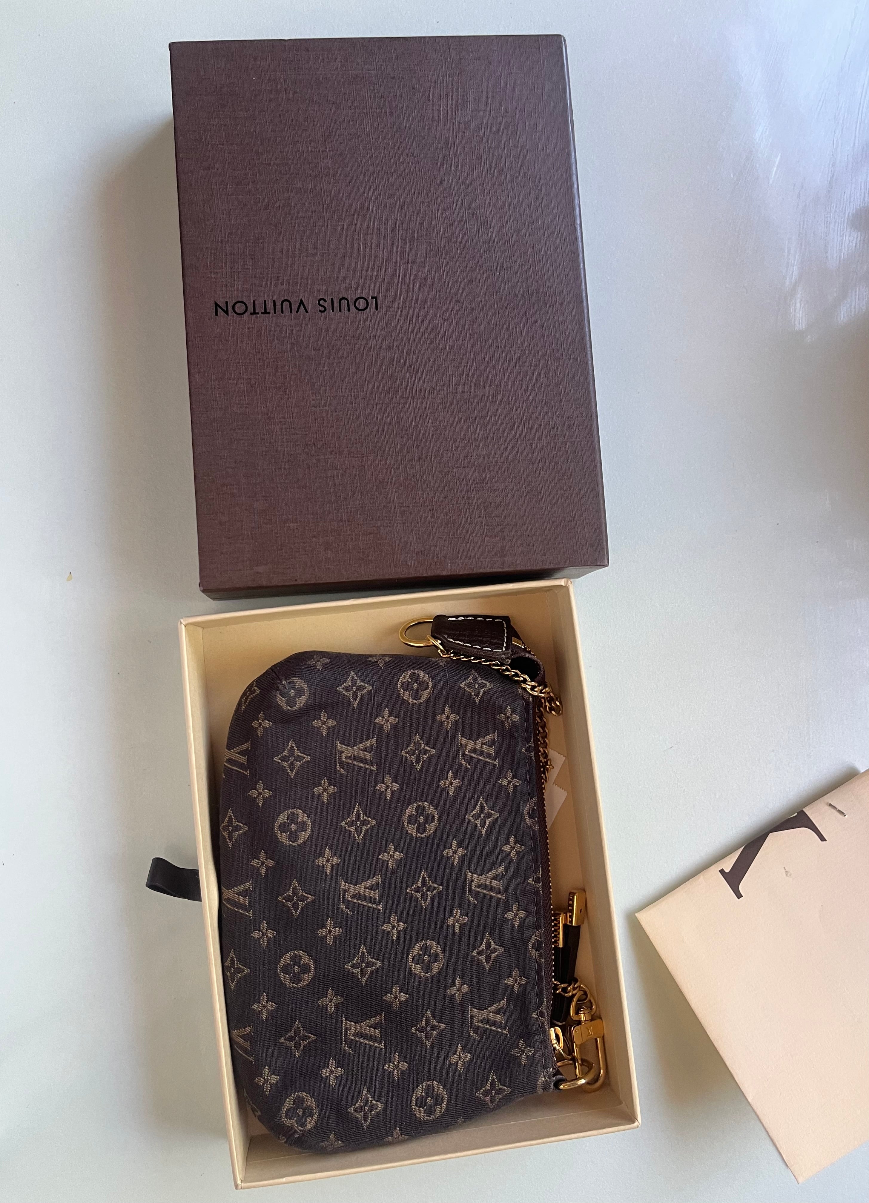 LOUIS VUITTON Pochette