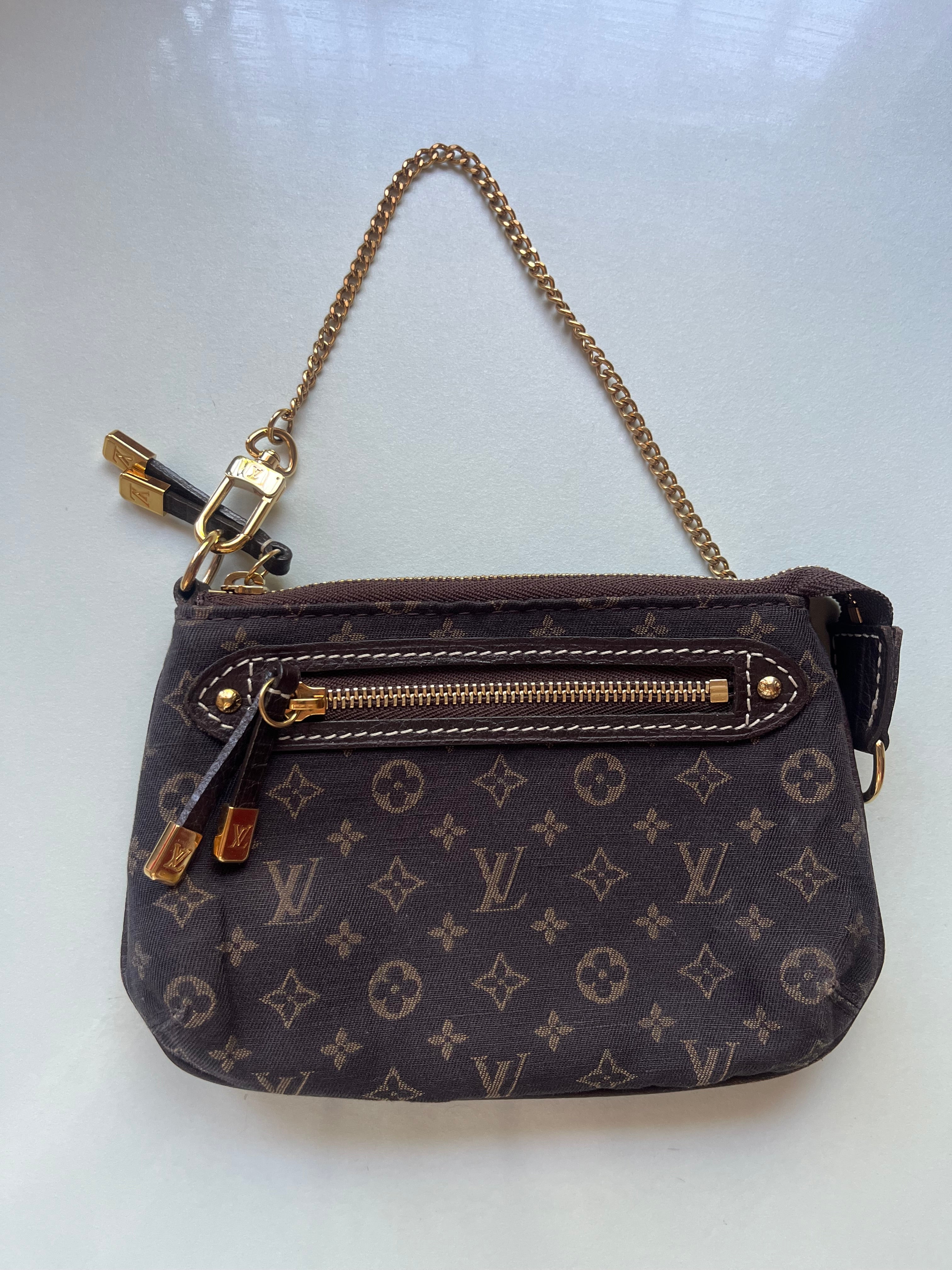 LOUIS VUITTON Pochette