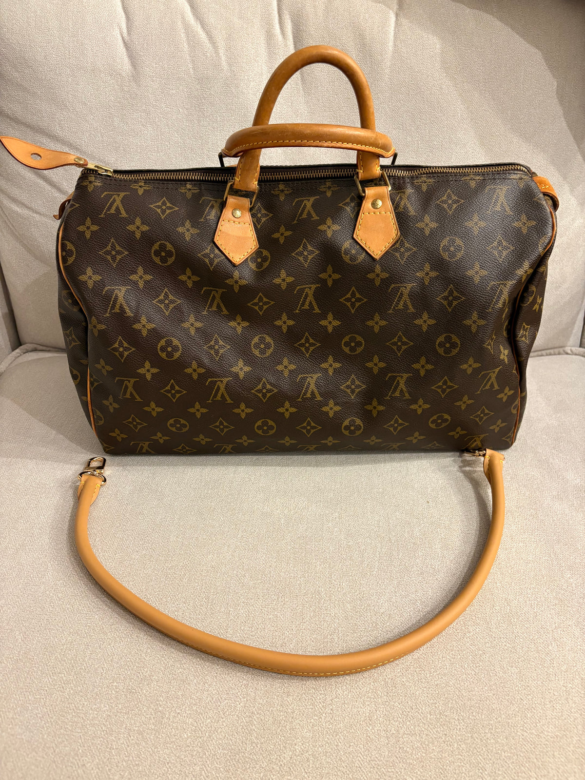 LOUIS VUITTON Speedy 40